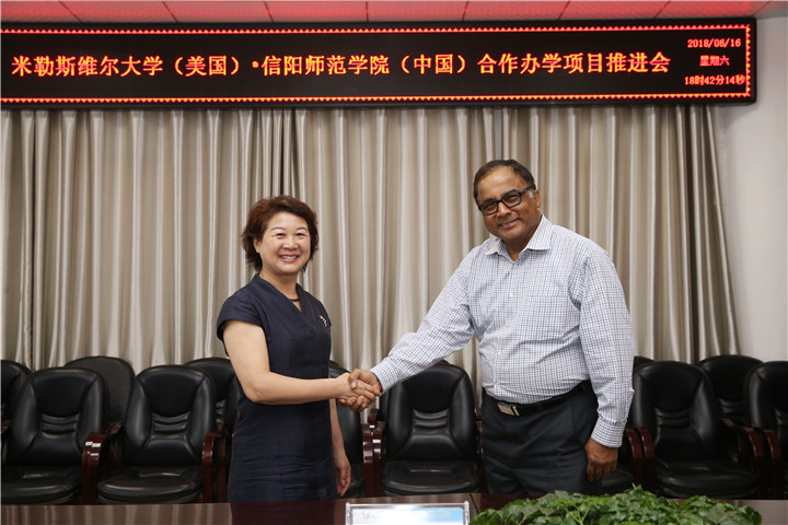 AT8V6404.JPG AT8V6404.JPG